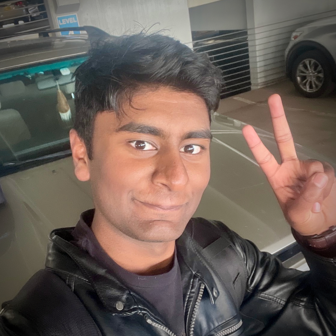 2025-headshot-kaviratne.jpeg